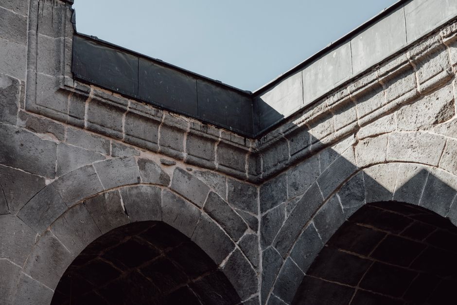 Close-up of stone arches showcasing historical architecture in Kayseri, Türkiye.